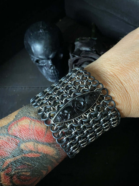 Brazalete Malla Elastica Skull and Roses